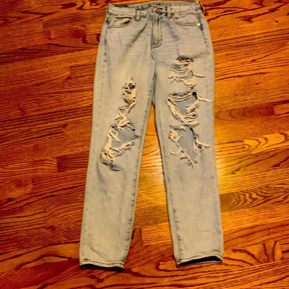 American Eagle ripped mom Jean. size 2 regular